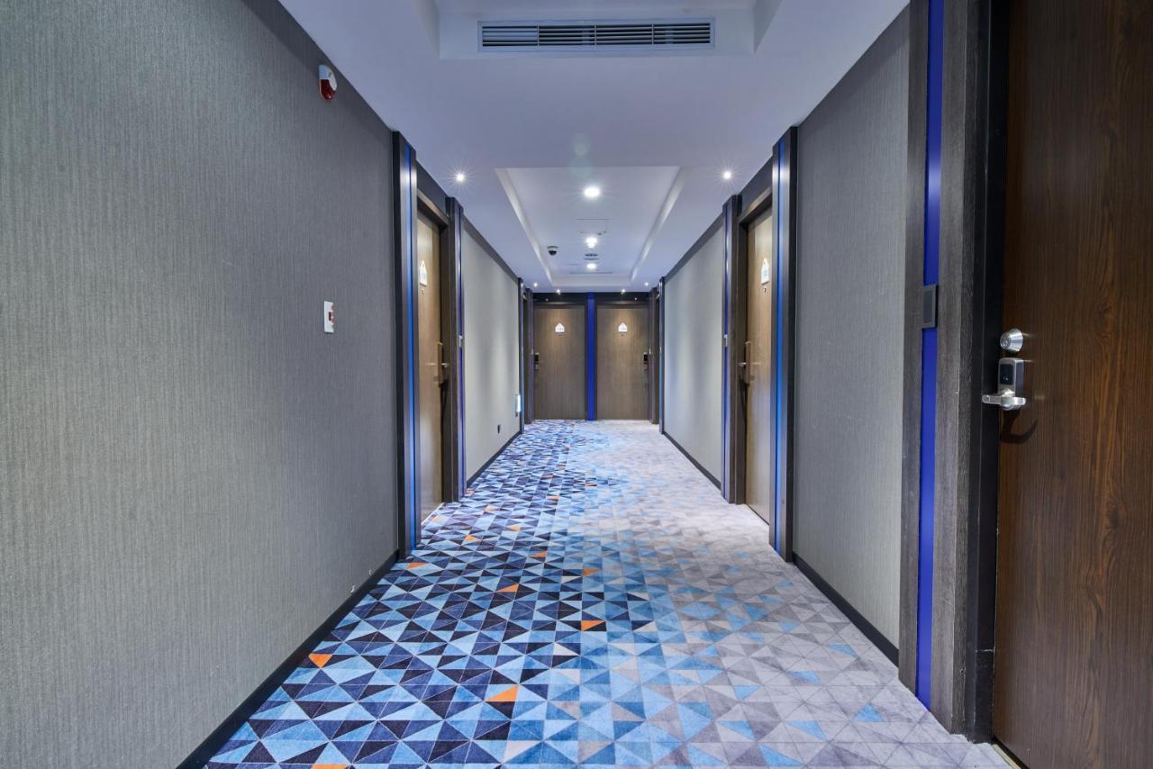 Holiday Inn Express Kaohsiung Love River By Ihg Exterior photo